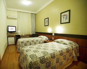 Eston Hotel - Chapecó - Schlafzimmer