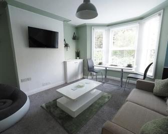 Grosvenor Suite - Royal Tunbridge Wells - Living room