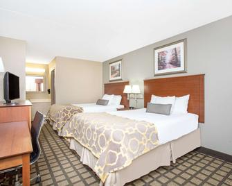 Baymont by Wyndham Hays - Hays - Bedroom