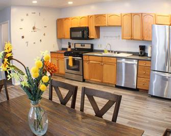 2 Bedroom East Carson Street Sanctuary - Pittsburgh - Küche