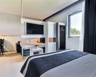 Hôtel des Lumières Lyon Meyzieu Arena Stadium - Meyzieu - Schlafzimmer