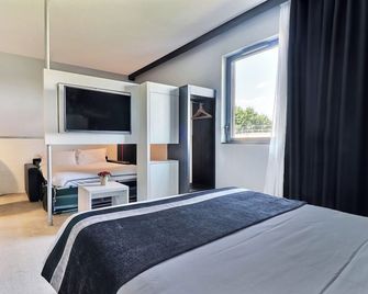 Hôtel des Lumières Lyon Meyzieu Arena Stadium - Meyzieu - Schlafzimmer
