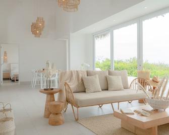 Tanusas Retreat & Spa - Puerto Cayo - Living room