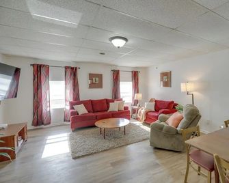 Bright Yankton Apartment Near Meridian Bridge - Yankton