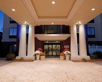 Holiday Inn Express Hotel & Suites Manchester Airport - Manchester - Rakennus