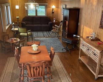 Lakefront Getaway - Private Dock + 130' Shoreline - Lewiston - Sala de estar