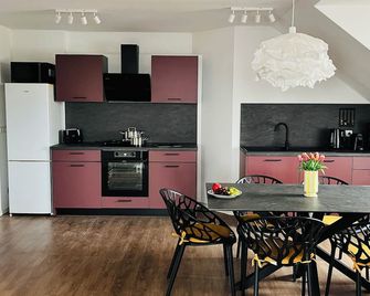 Komfort-Apartment - 93m2 - Zentral - Nähe Stadtpark - Pfaffenhofen an der Ilm - Kitchen