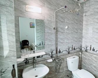 Tam Coc Guest House & Hostel - Ninh Binh - Baño