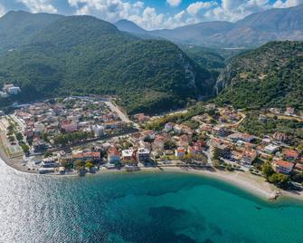 Odysseus Palace - Poros - Building