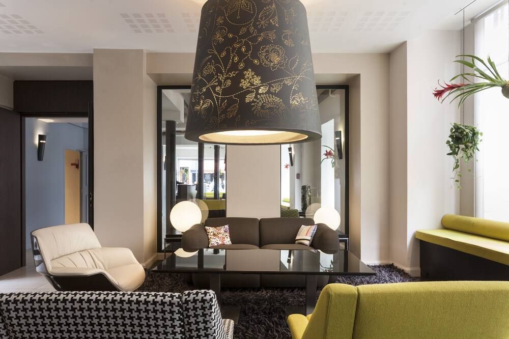 Lounge view of Hotel Duo