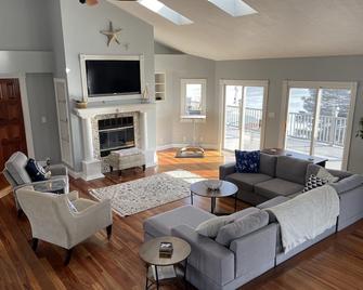 Lakehouse Oasis On Morse Reservoir Private Getaway For Families & Groups - Cicero - Living room