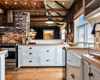Historic Gaspereau Farmhouse - Wolfville - Кухня