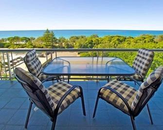 Tradewinds Apartments - Coffs Harbour - Balcony