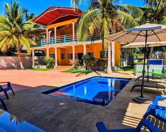 Charming & Serene Retreat A Walk to Ocean Pool - Tlachicón - Pool