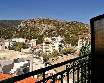 Marina Hotel - Agios Kirykos - Balcon