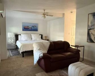 The Bamboo house on the lake - Hernando - Bedroom