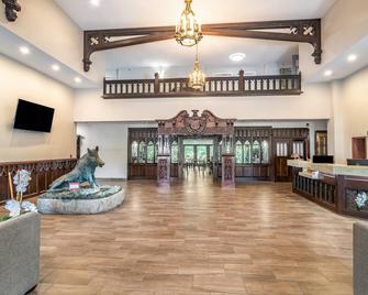Riverview Inn and Suites Ascend Hotel Collection - Rockford - Lobby