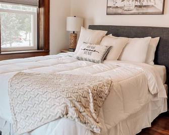 Newly remodeled downtown upstairs apartment - Peru