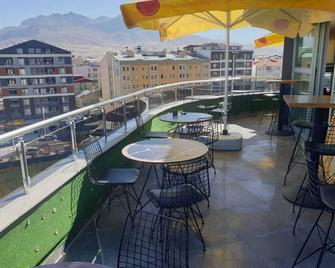 Crystall Hotel - Van - Balcón