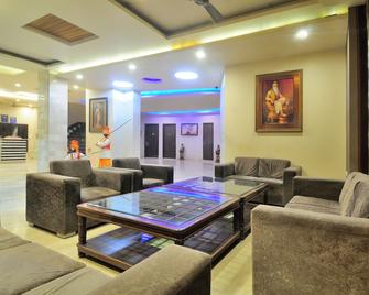 Hotel Shanti Villa - New Delhi - Lobby