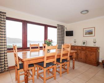 Mackenzie’s Peak, Country Holiday Cottage, With A Garden In Portree - Isle of Skye - Sala pranzo