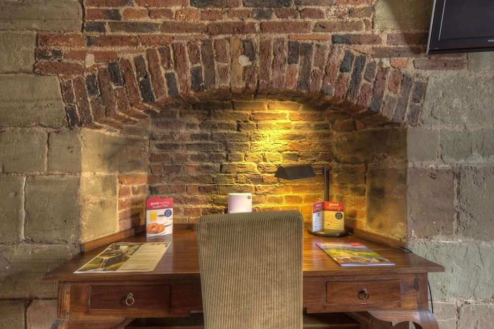 Dog & Partridge Hotel by Greene King Inns - Burton upon Trent - Servicio de la habitación