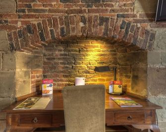 Dog & Partridge Hotel by Greene King Inns - Burton upon Trent - Room amenity