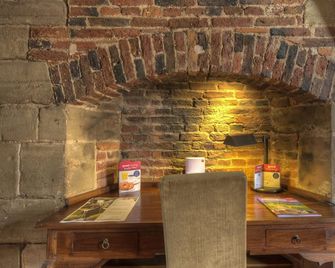 Dog & Partridge Hotel by Greene King Inns - Burton upon Trent - Servicio de la habitación