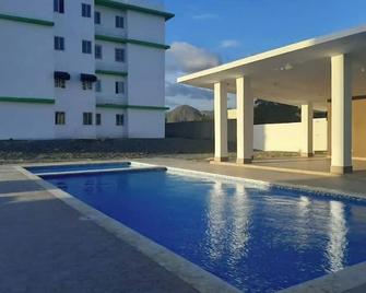 Lovely 3-bedroom vacation home with community pool - Baní - Piscina