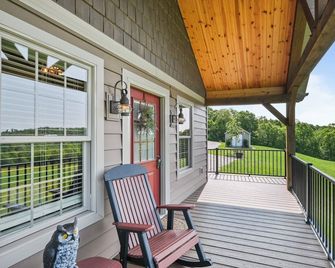 Willow Cottage at Hillside Hideaways-1BR/1BA-Private Getaway in Amish Country - Millersburg - Balcón