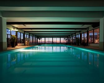Strand Hotell Borgholm - Borgholm - Piscina