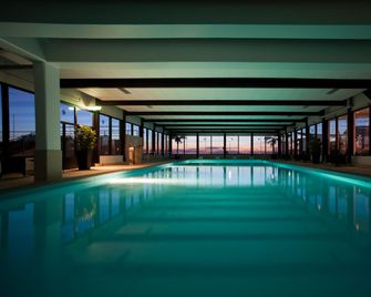 Strand Hotell Borgholm - Borgholm - Piscina