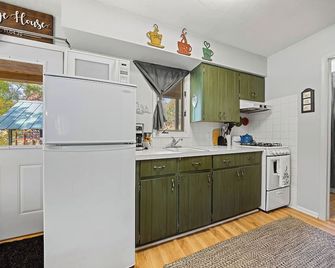 Hygge Hideaway w/ private sauna - Crane Lake - Crane Lake - Kitchen