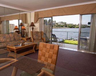 Palm Beach Waterfront Suites - Lake Worth - Living room