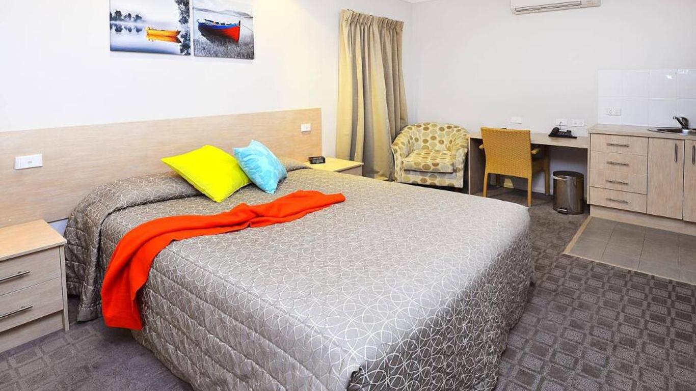 Mackellar Motel