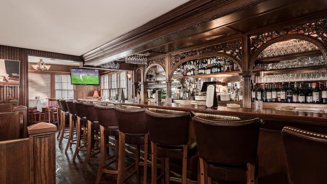 Huntting Inn