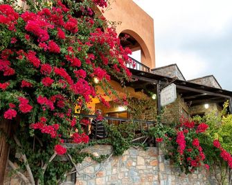 Mala Villa - Males - Balcony
