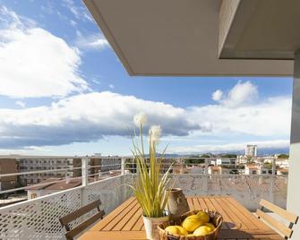 Beautiful apartment for 4 guests with WIFI, pool, A/C, TV, terrace and parking - Cambrils - Balcony