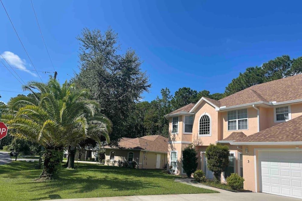 Beautiful Pool Home near the I95 Exit 284 - Palm Coast