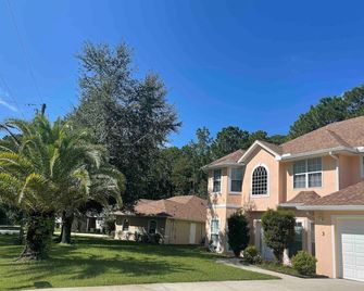 Beautiful Pool Home near the I95 Exit 284 - Palm Coast