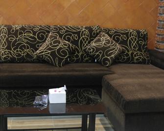 Phumthadarommanee Resort - Khlong Thom - Living room