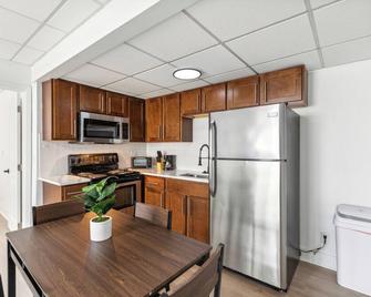 East 116 I Corporate 1bd Suite In Rochester I Gym - Rochester - Kitchen