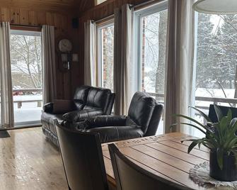 Le chalet du Golf à Rimouski - Rimouski - Salon