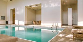 Embassy Suites by Hilton Chicago O'Hare Rosemont - Rosemont - Piscina