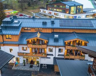 People's Hotel - Kaprun - Budynek