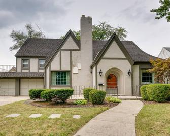 Historic Auburn Home w/ Theater & Yard! - Auburn - Building