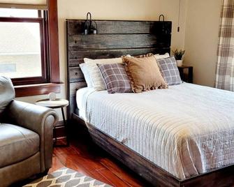 Historic Updated In The Heart Of Grafton, Il - Sleeps 16! No Cleaning Fee! - Grafton - Habitación