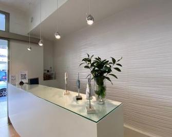 Hostal Pitiusa - Ibiza - Front desk