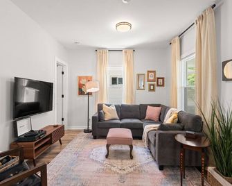 Renovated and Professionally Designed 3Bed Home - Euclid - Living room