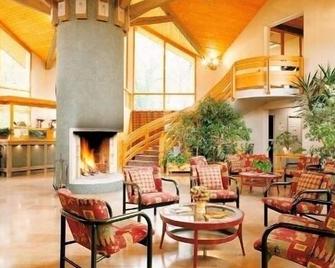 Le Bois Dormant-Hôtel Restaurant & Spa Logis Hôtel - Champagnole - Lobby